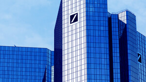 Deutsche Bank: Daumen hoch  / Foto: Chris-Redan/shutterstock