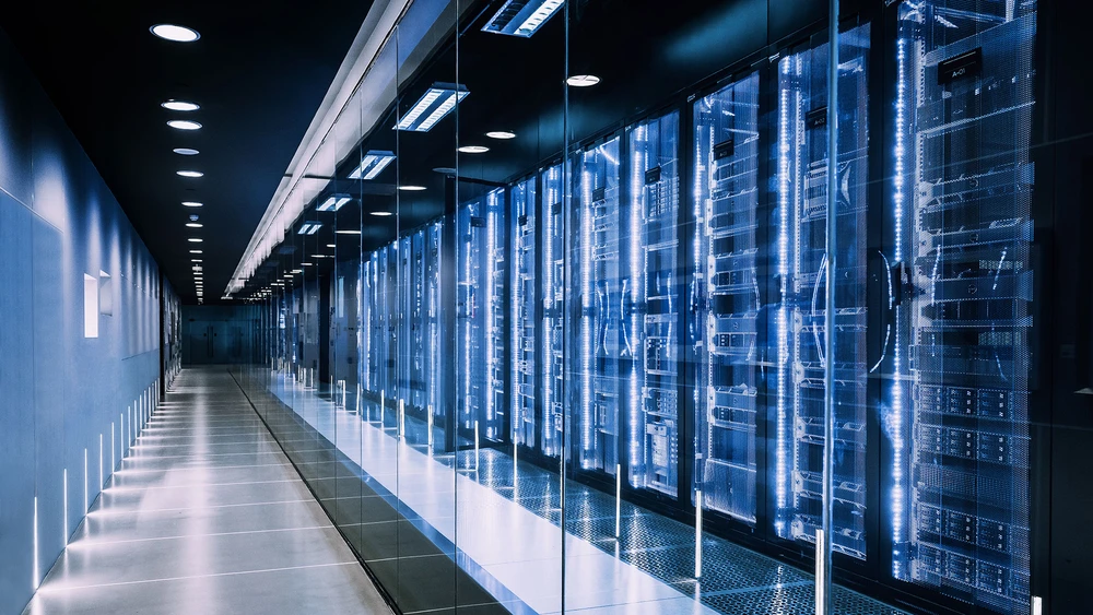 Rechenzentrum im Serverraum mit Server-Racks