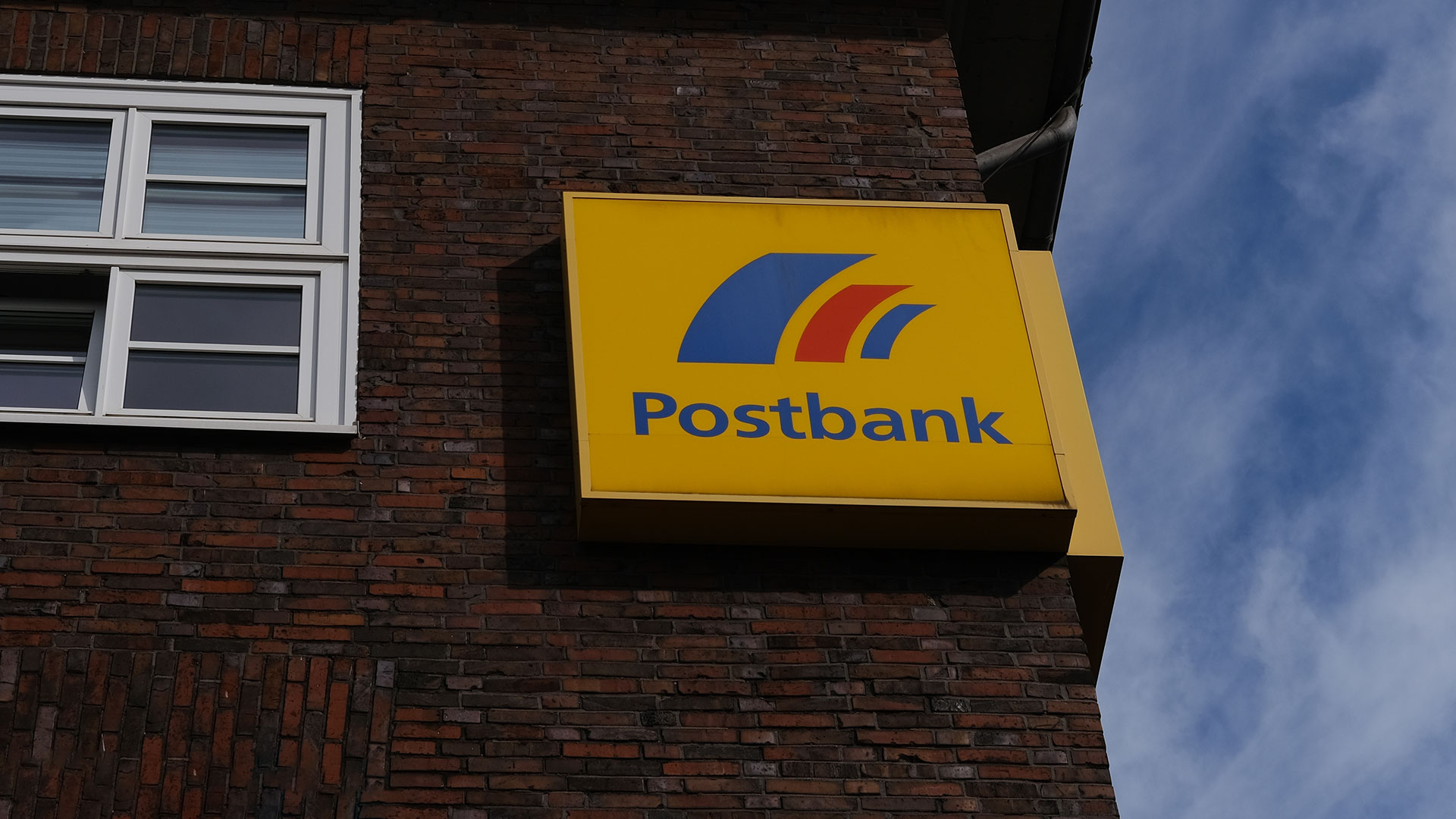 Postbank‑Tagesgeld: So hohe Zinsen gibt es jetzt für Bestandskunden (Foto: Vernerie Yann/Shutterstock)