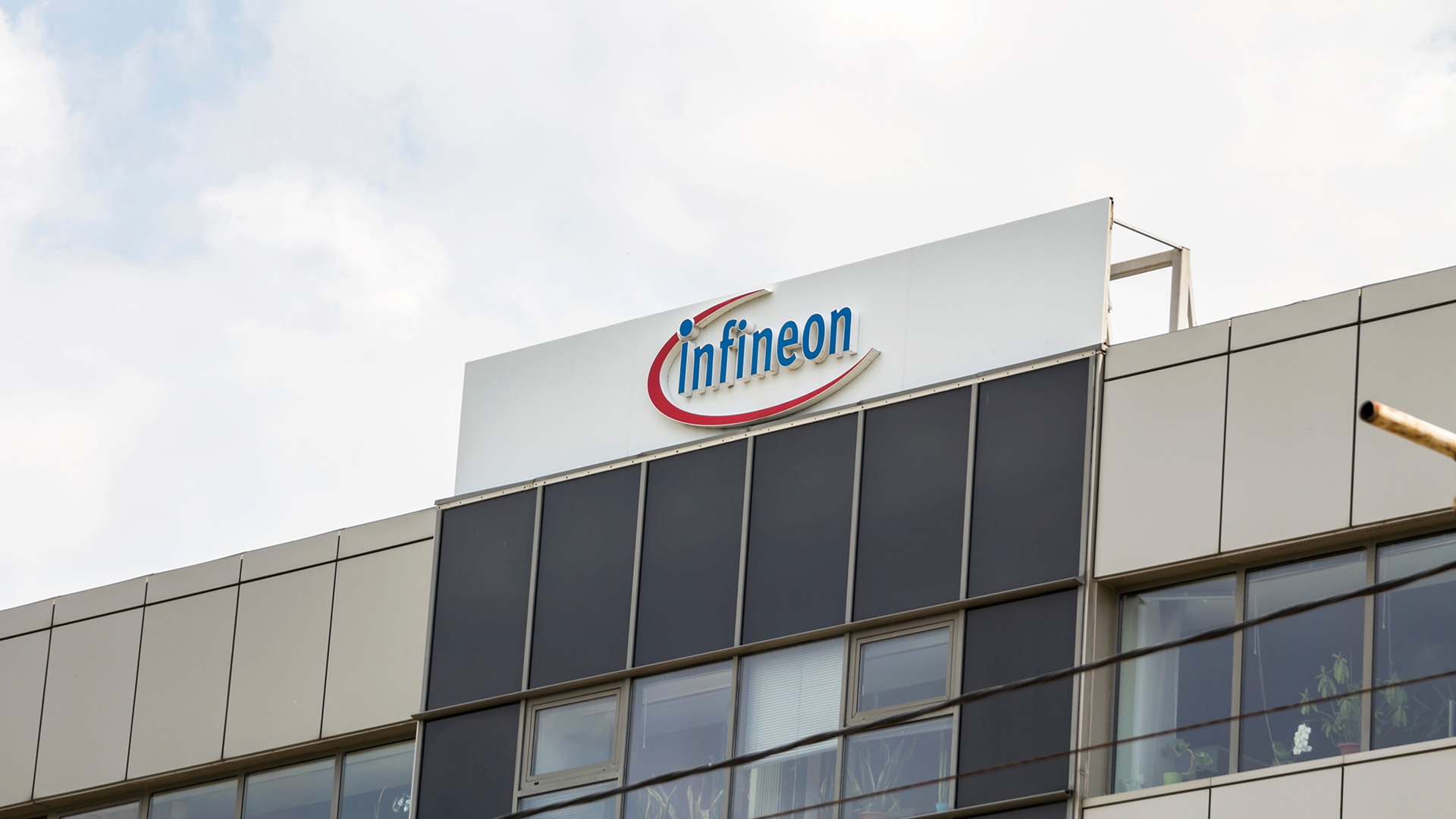 Die Talsohle ist erreicht: Jetzt winken bei der Infineon&#8209;Aktie fast 30% Kurschance (Foto: MDart10/Shutterstock)
