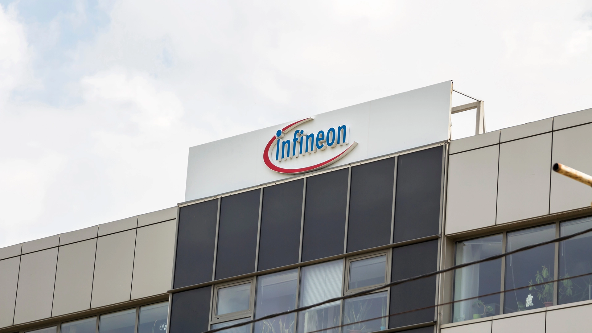 Die Talsohle ist erreicht: Jetzt winken bei der Infineon&#8209;Aktie fast 30% Kurschance  (Foto: MDart10/Shutterstock)