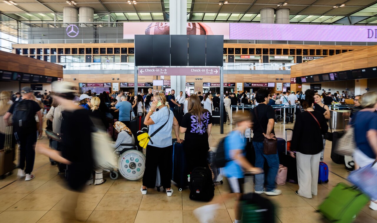 Flug-Chaos zum Ferien-Start – TUI-Aktie am MDAX-Ende