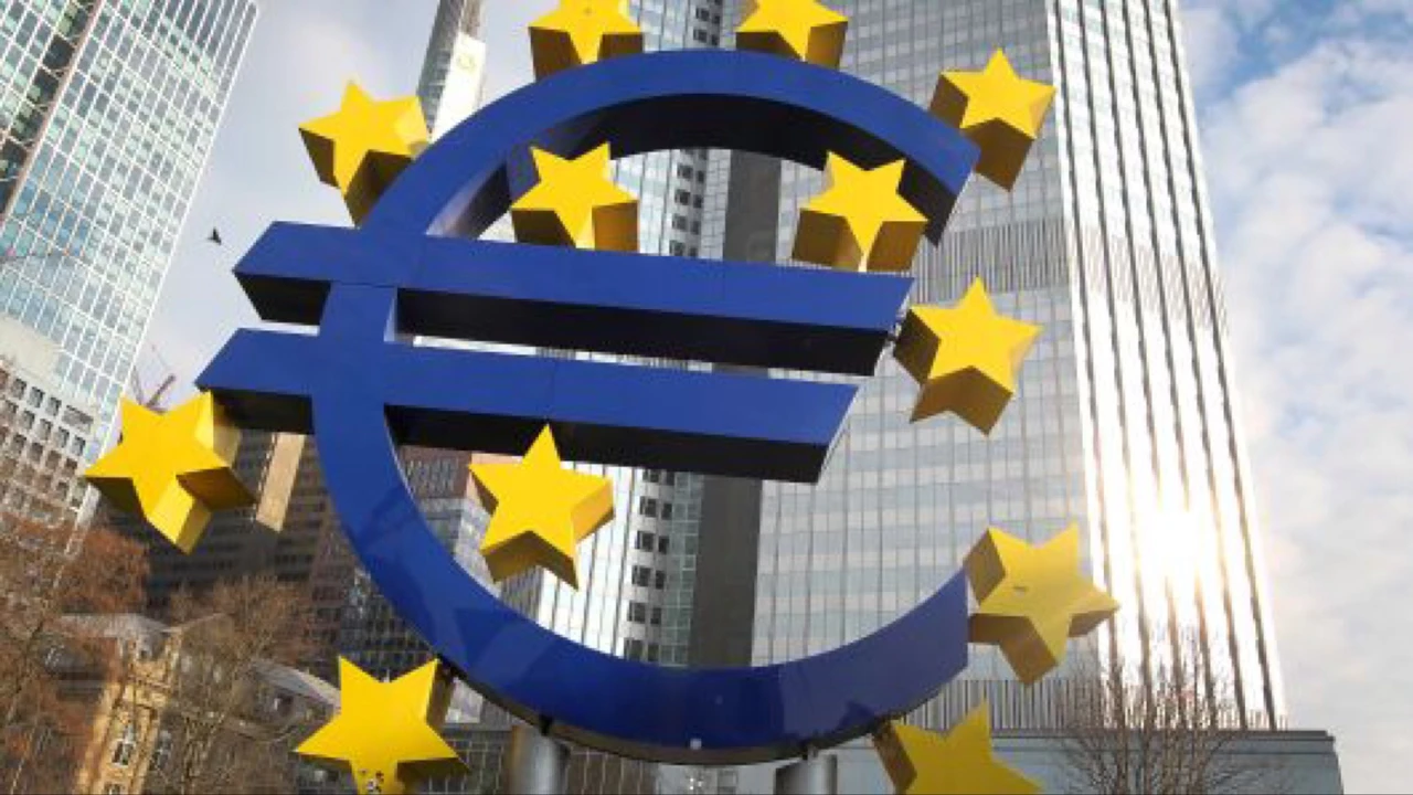 Gr. Spannungen zwischen Italien und EU: Turbulenzen belasten Euro-Kurs - EUR/USD am Abend bei 1,1472 Dollar - DAX im späten Handel weiter unter Druck auf gut 11900