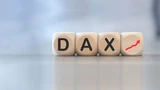 DAX: DAX holt Verluste wieder auf – Auto‑Aktien profitieren von China‑News, Delivery Hero, Merck und Sartorius schwach