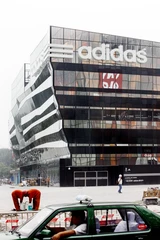 DAX: Adidas: Schafft die Aktie die Trendwende?