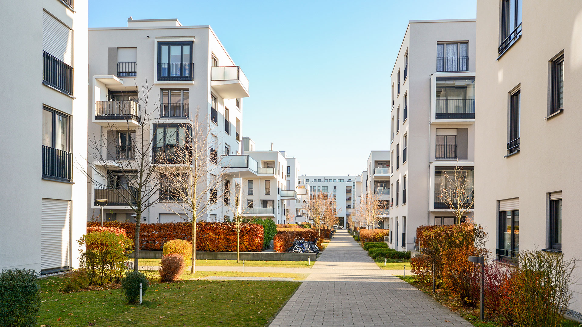 Mit diesem Fonds können Anleger mit kleinen Beträgen in deutsche Wohnimmobilien investieren (Foto: PIXEL to the PEOPLE/Shutterstock)