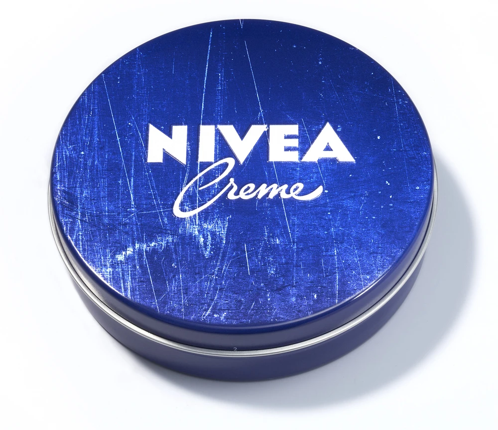 Platz 1: Beiersdorf +17,7%; In schwierigen Zeiten performt die Beiersdorf-Aktie traditionell stark. Nivea, Hansaplast und Co verkaufen sich auch in der Krise gut. Der DAX-Rückkehrer steht deshalb an der Indexspitze.