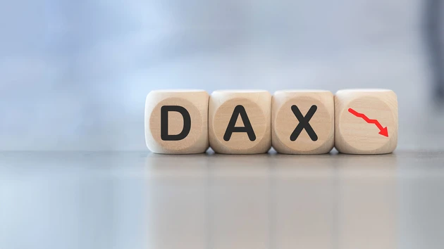 DAX & Co: Leitindex im Minus – aufkeimende Zollsorgen – RWE stark, Siemens Energy als Top‑Verlierer