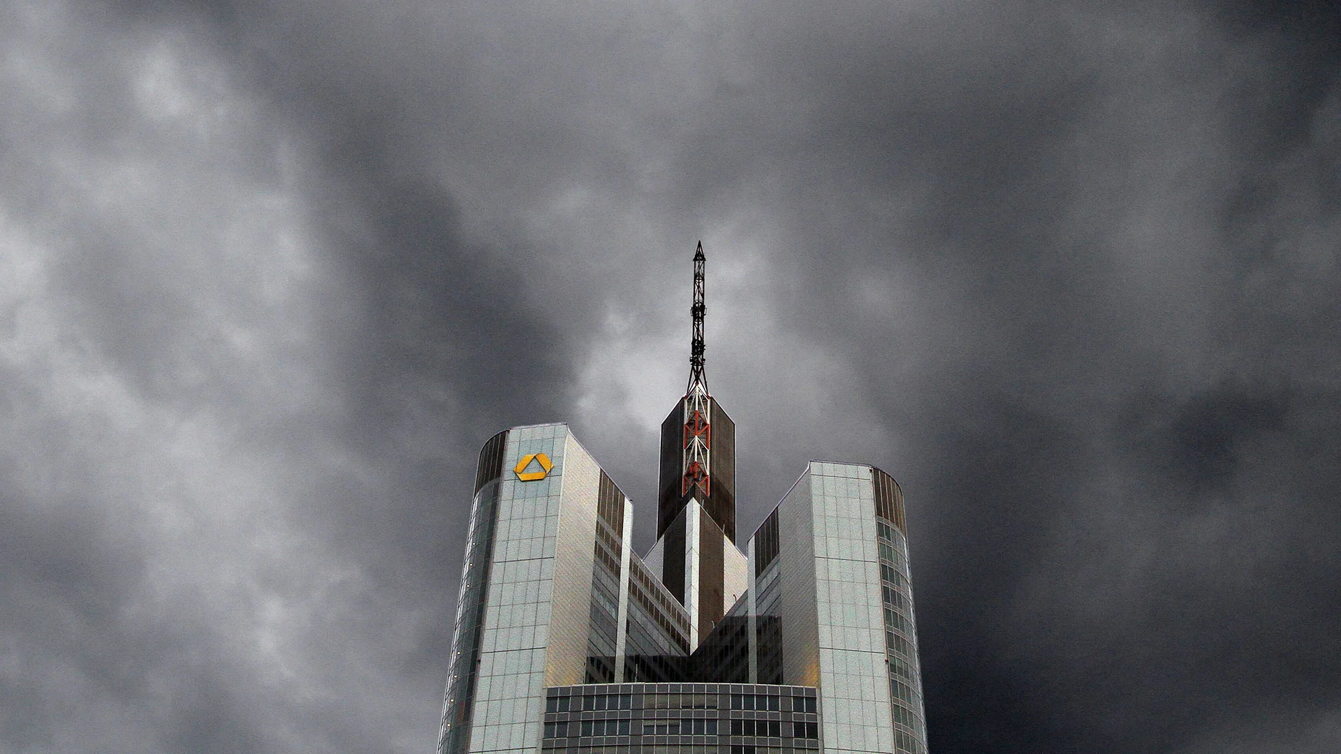 Bald massiver Verkaufsdruck bei der Commerzbank&#8209;Aktie? Bund steigt aus (Foto: Ralph Peters/IMAGO)