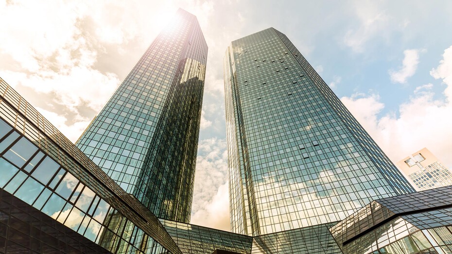   Deutsche Bank sieht sich auf Zielkurs (Foto: querbeet/iStock)