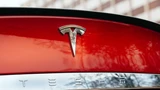 Tesla: Tesla: Cybercab auf Europa‑Tour, Aktie im Höhenflug