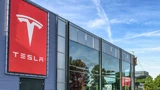 Tesla: Tesla erneut kräftig unter Druck: Diese Marke muss jetzt halten
