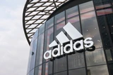 Adidas: Adidas nicht zu stoppen ‑ wird’s langsam zu heiß?