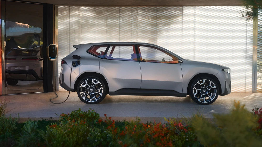 futuristisches Roll-out Modell Vision der Neuen Klasse X von BMW