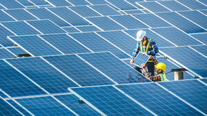SMA Solar: Immer mehr Solaranlagen  / Foto: BELL KA PANG/Shutterstock