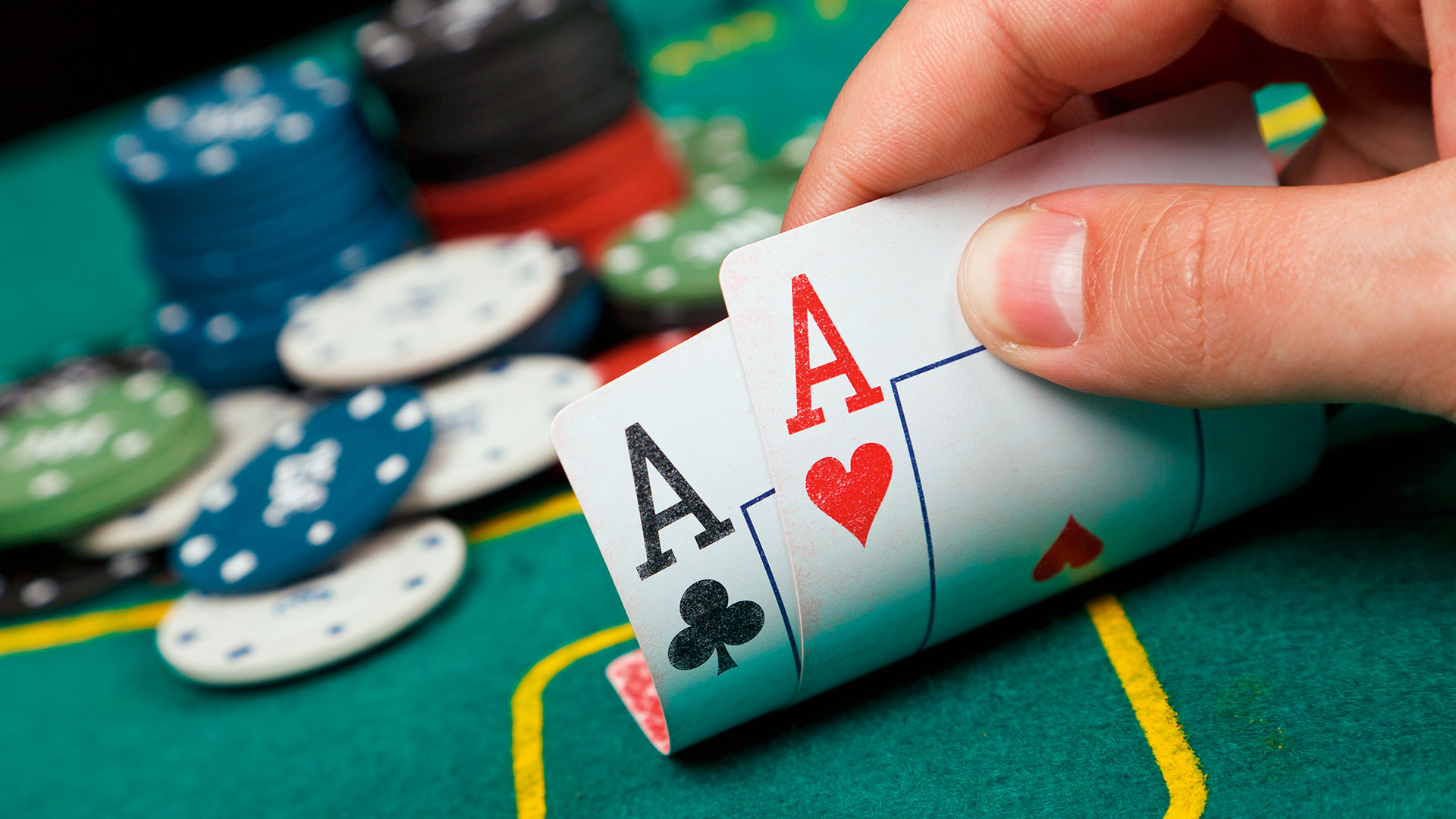 Online&#8209;Poker: Achtung, Gamer – wann Gewinne steuerpflichtig sind (Foto: Kucher Serhii/Shutterstock)