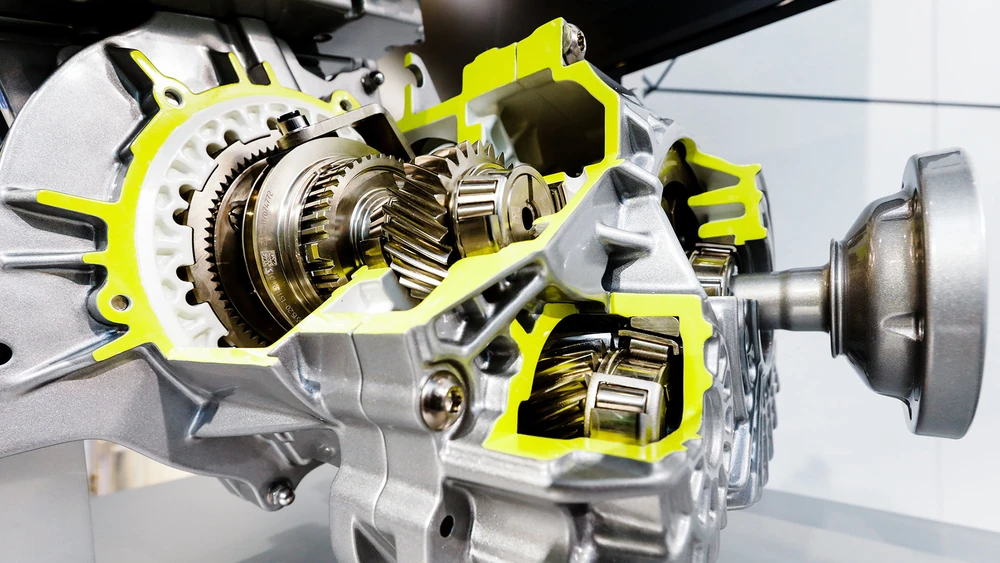 000AC933_3_2-schaeffler-iaa-2017_elektrischer-Achsantrieb-48-V