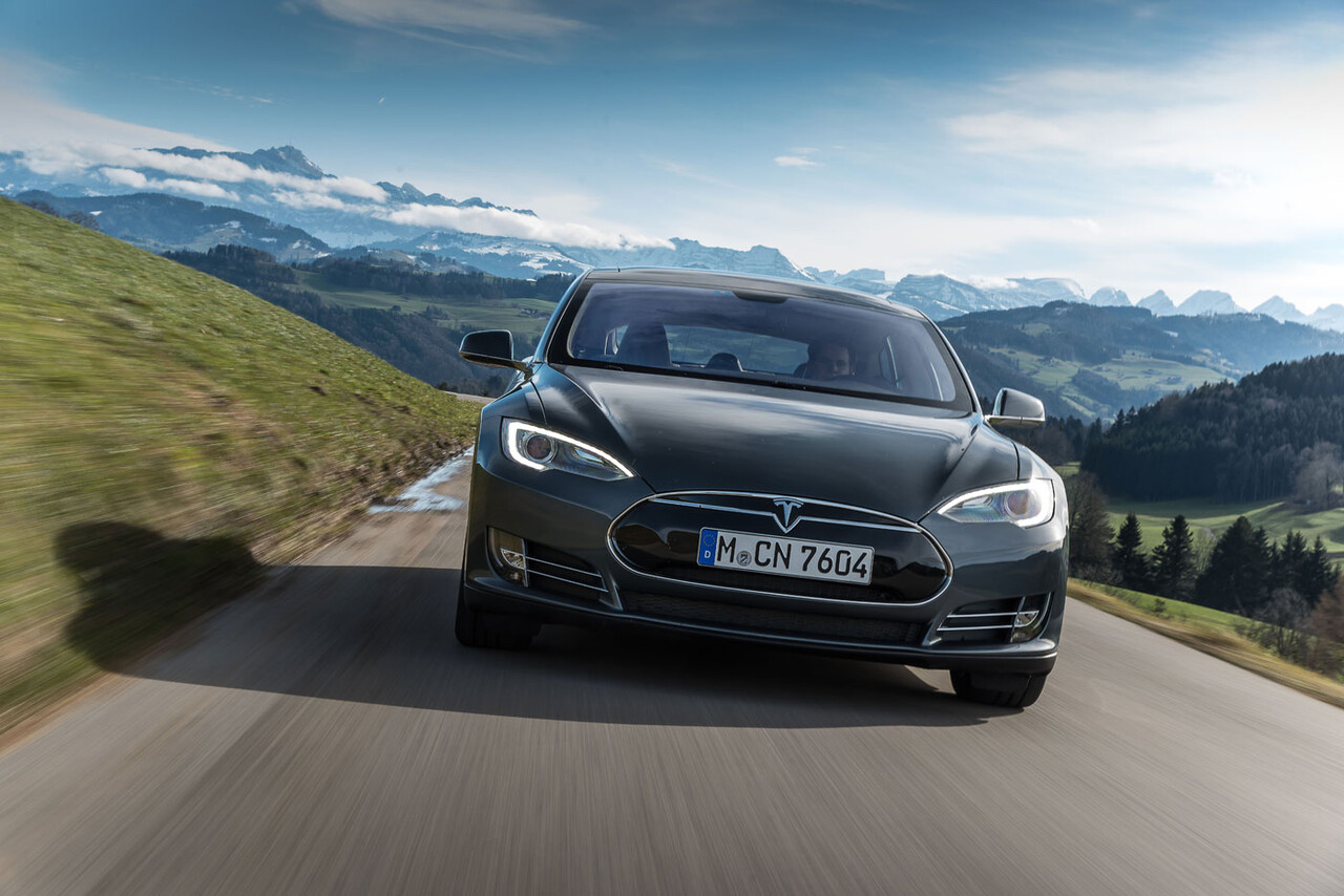 Tesla mit einmaliger Kooperation – Auto der Zukunft im Fokus