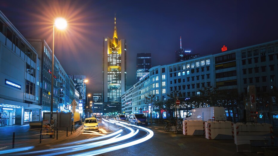  Wer schleicht sich denn da an die Commerzbank ran? (Foto: Diego Grandi/Shutterstock)