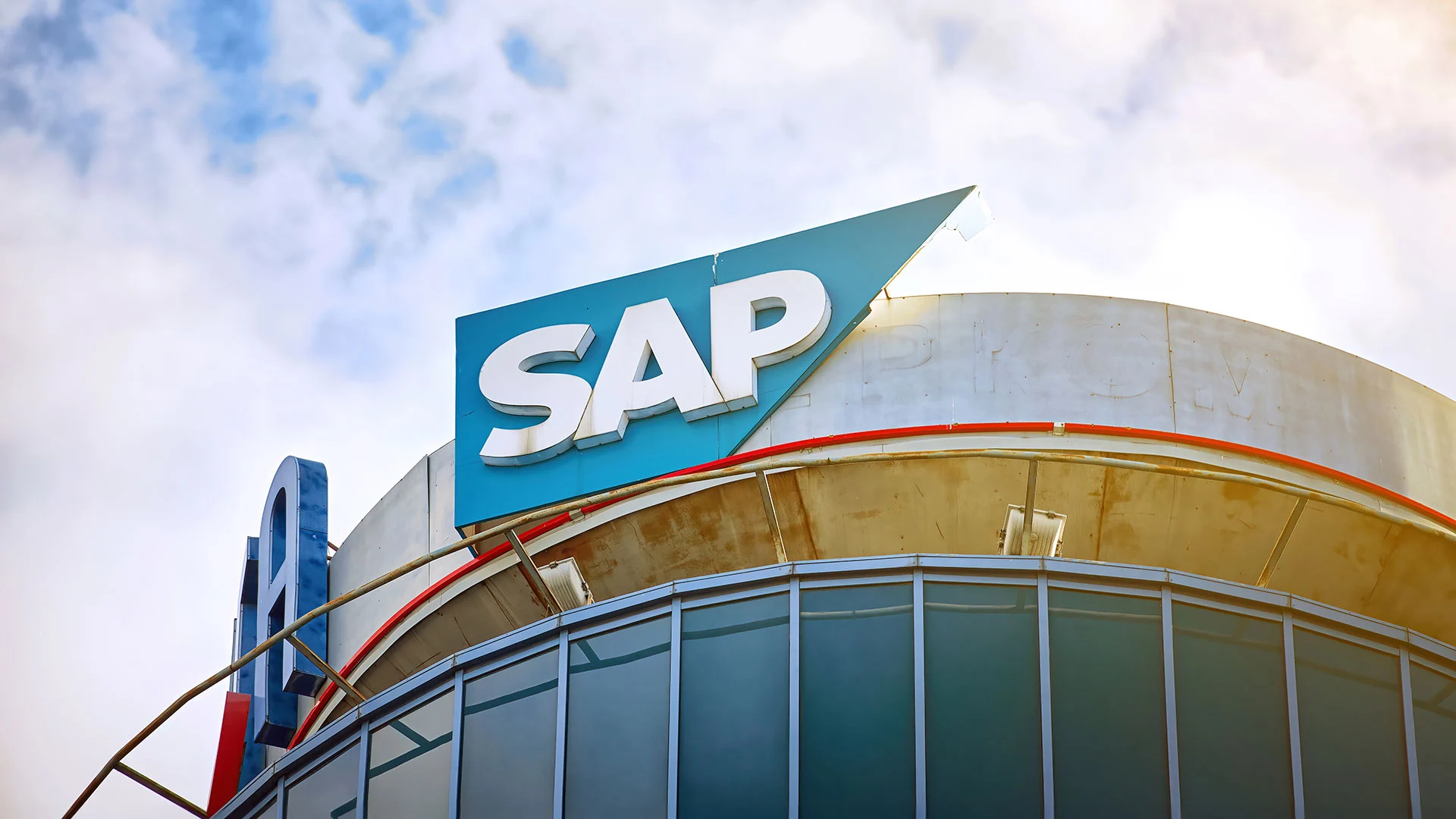 SAP-Aktie mit Zahlen: Kommt jetzt die Rallye zu neuen Rekordhochs? (Foto: Tricky Shark/Shutterstock)