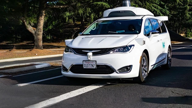 Waymo überrollt Tesla: 2.000 neue Robotaxis