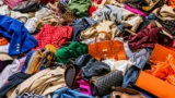 Industria De Diseno Textil SA: Luxus‑Aktien: EU bremst Überproduktion – die Folgen für LVMH & Co