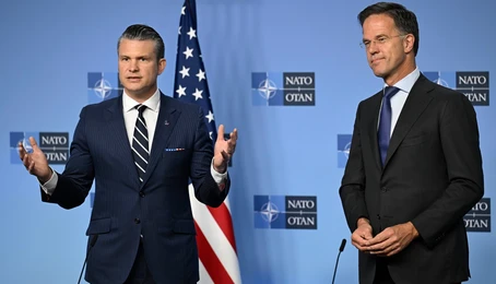 NATO-Generalsekretär Mark Rutte (rechts) und US-Verteidigungsminister Pete Hegseth