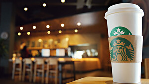 Starbucks: Dividenden‑Aktie verliert sieben Prozent in zwei Tagen – „Verkaufen“ trotz höherem Kursziel  / Foto: AngieYeoh / Shutterstock