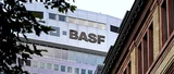 DAX: BASF: Was bringt die Aktie im Vergleich zu anderen Chemie‑Giganten?