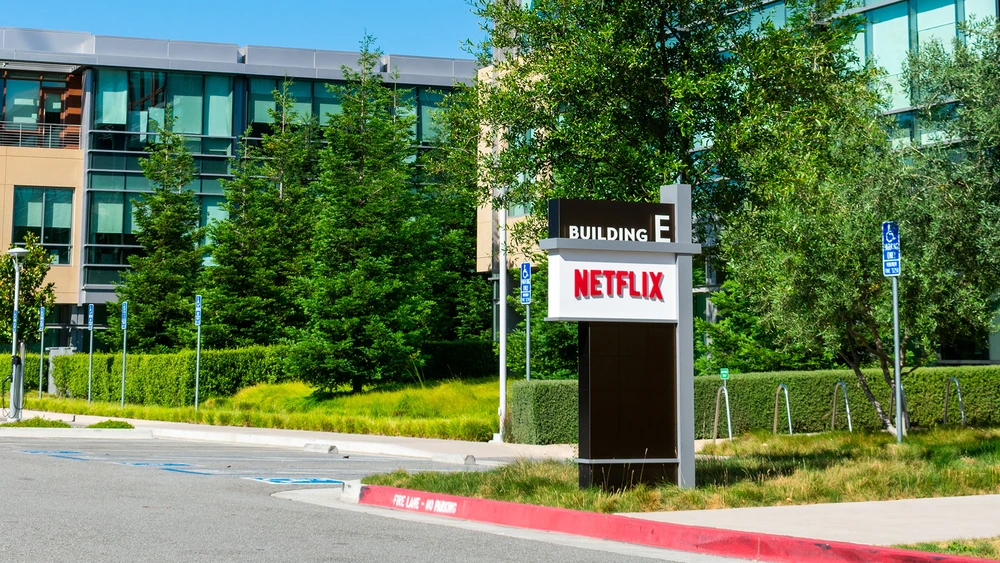Netflix-Logo vor der Netflix-Zentrale im Silicon Valley