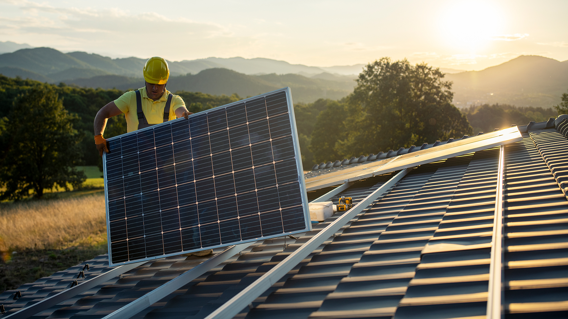 Ihre Solaranlage auf dem Dach wird ab 2029 teurer: Das ist geplant (Foto: ArtistGNDphotography/iStockphoto)