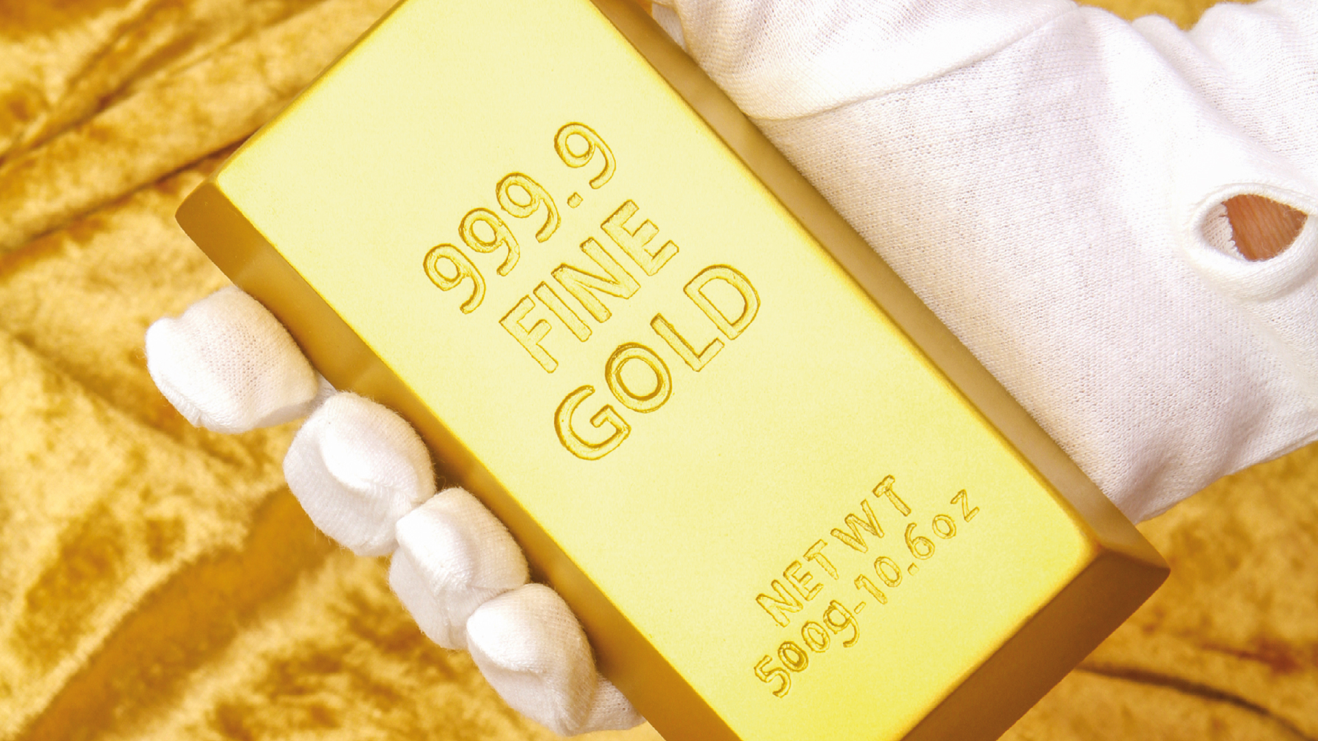 Besser als Papiergeld: So kaufen Anleger Gold zum Anfassen (Foto: hidesy/iStock)