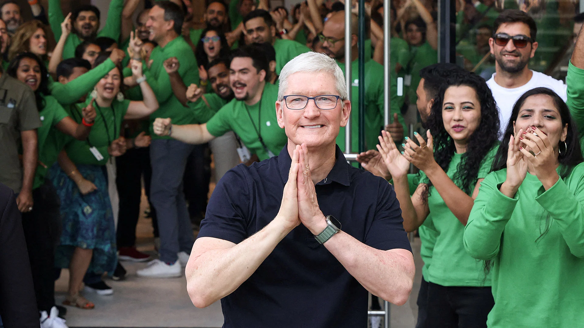 Apple in der KI-Krise: Analyst fordert Tim Cooks Rückzug – Zeit, die Aktie zu verkaufen? (Foto: Francis Mascarenhas/Reuters)