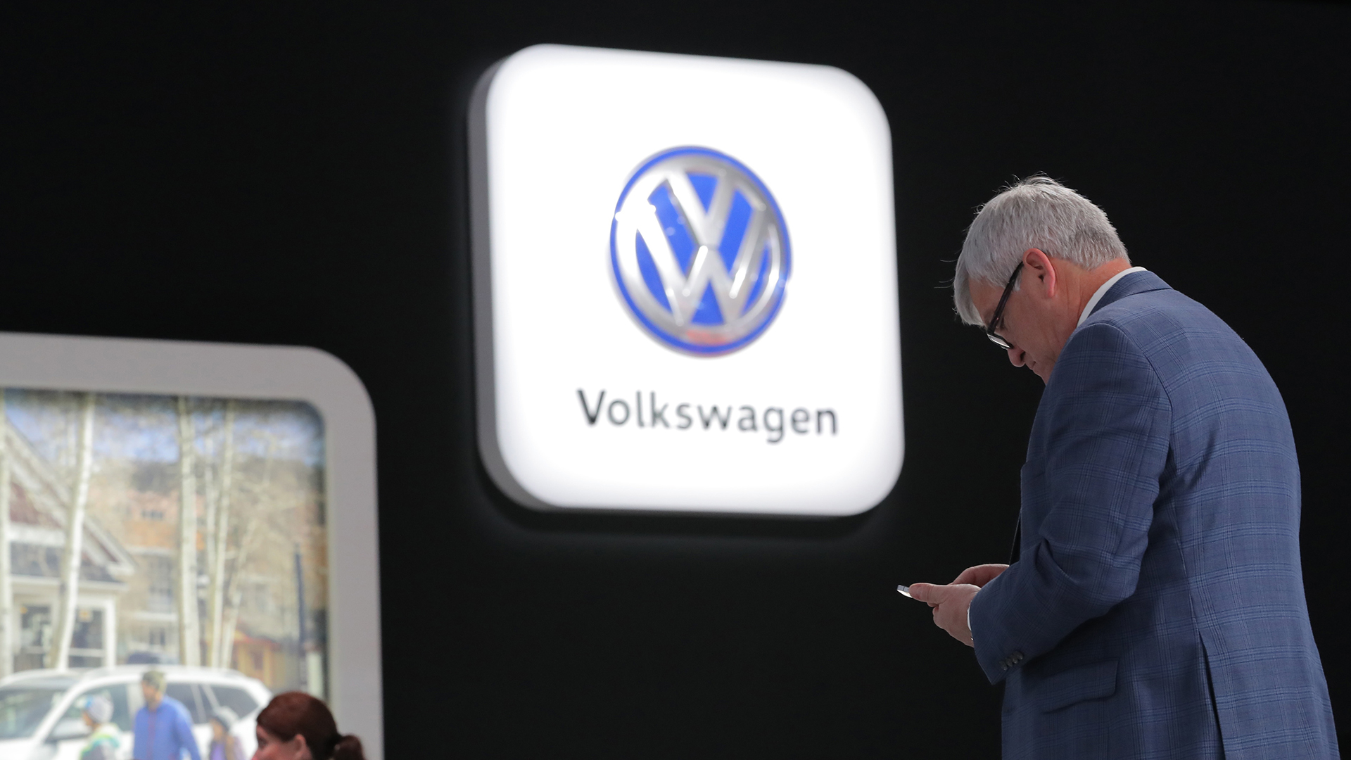 Volkswagen&#8209;Aktie stark im Minus – Welche Auswirkungen hat Porsche? (Foto: Brendan Mcdermid/REUTERS)