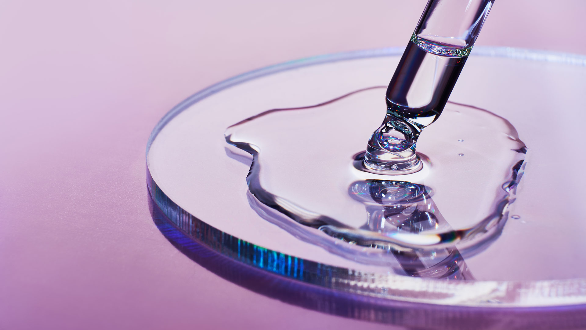 Sinkende Impfstoffnachfrage, Forschungs&#8209;Flops: BioNTech&#8209;Rivalen geht das Geld aus (Foto: colnihko/iStockphoto)