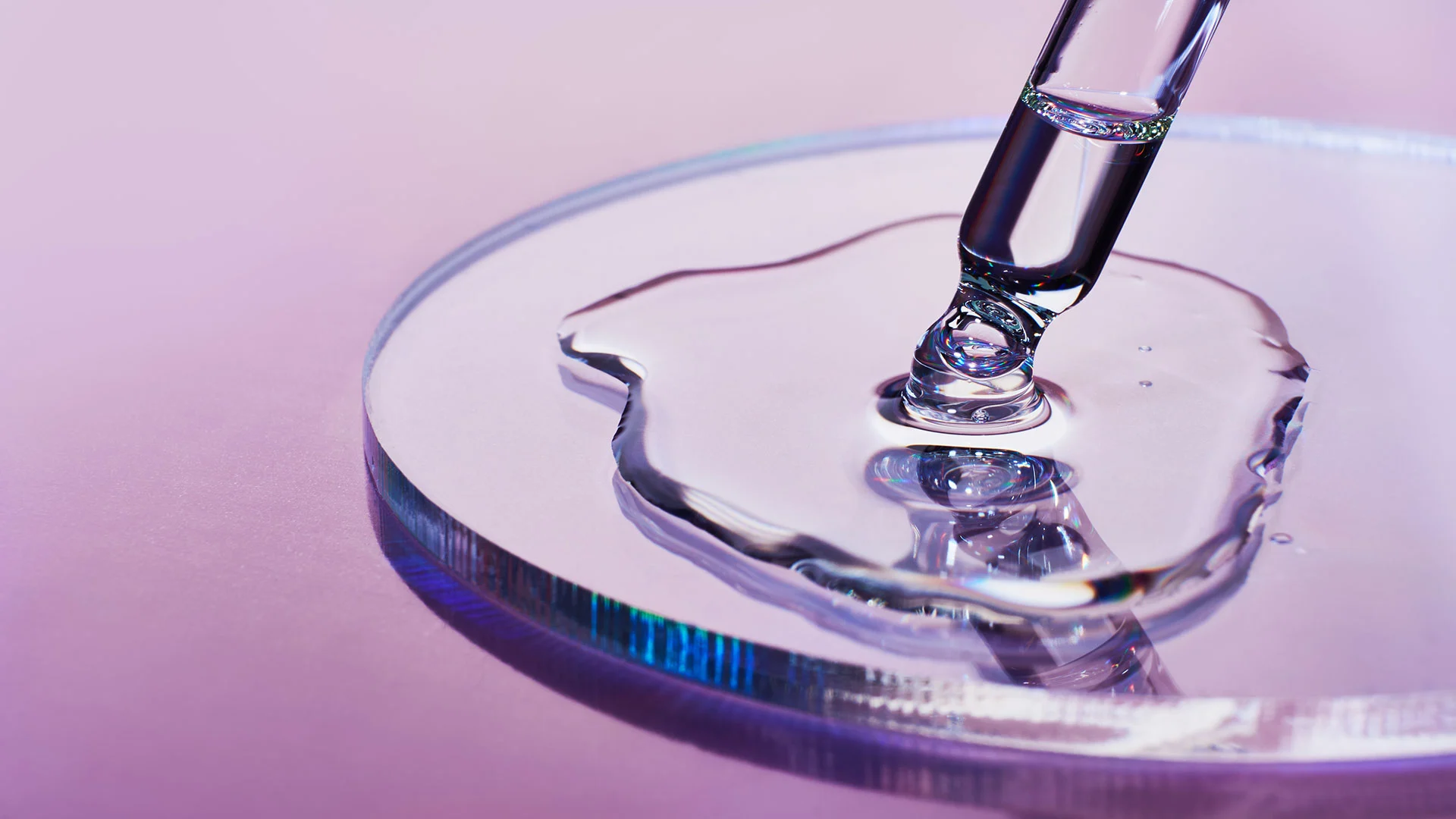 Sinkende Impfstoffnachfrage, Forschungs-Flops: BioNTech-Rivalen geht das Geld aus (Foto: colnihko/iStockphoto)