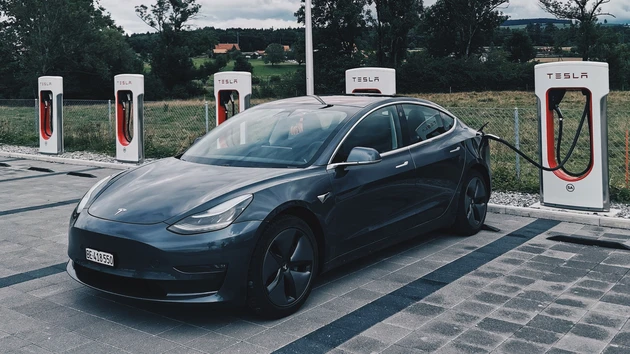 Tesla: Tauschen statt laden – China fördert alte Idee