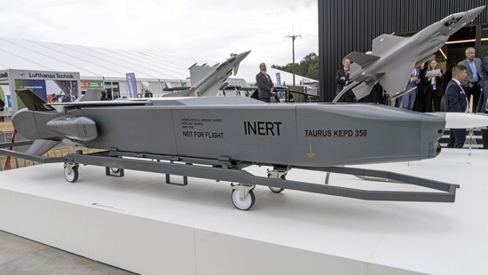 Modell von Taurus-Marschflugkörper auf der ILA in Berlin 2024 (MBDA - Matra BAe Dynamics Aérospatiale)