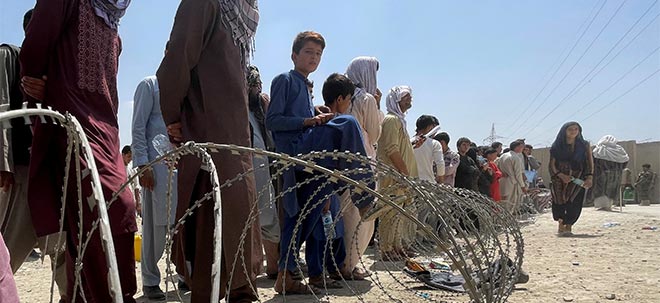 Menschenmengen an Afghanistans Grenzen zu Pakistan und Iran (Foto: Börsenmedien AG)