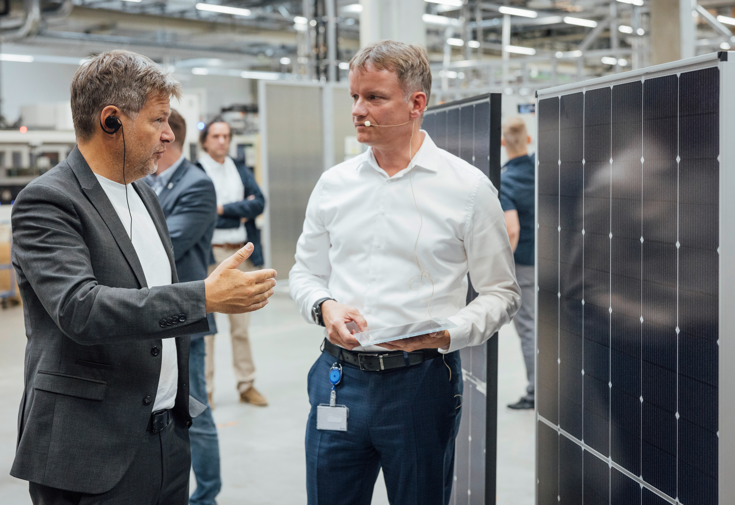 „Supergünstig“ - Habeck Trifft Meyer Burger. „Schub“ Für SMA Solar ...