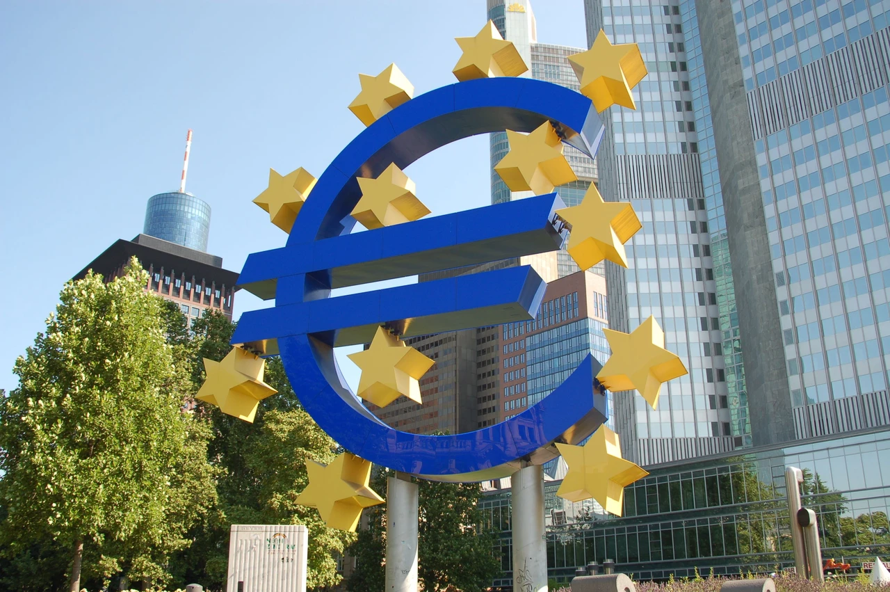 Apple, Facebook, Amazon und Google droht Steuer-Keule aus der EU