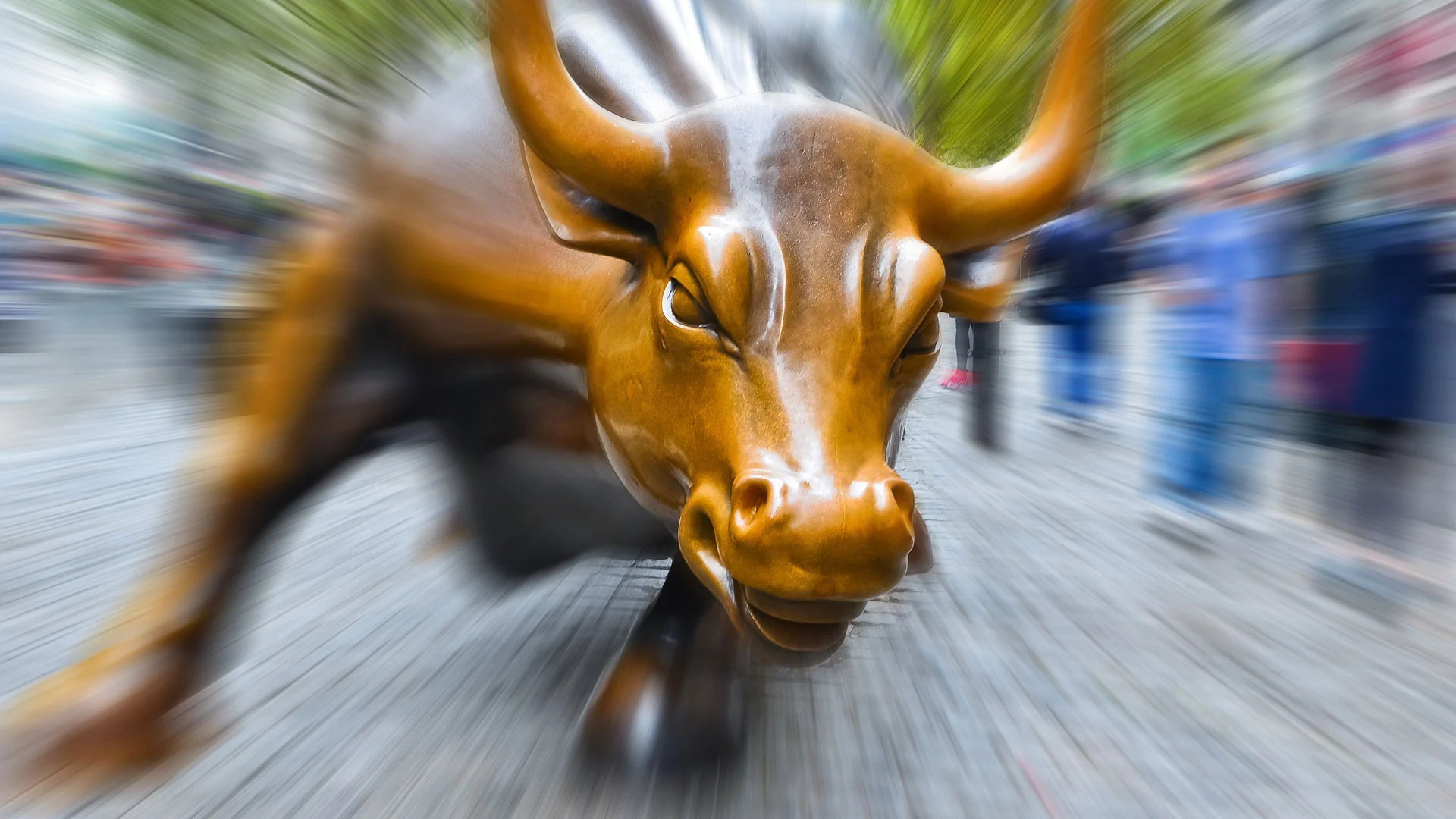 Jahresendrallye bestätigt? Darum rasen jetzt DAX, Nasdaq, Dow Jones, S&P 500 an den Börsen am Freitag schon wieder nach oben (Foto: Shutterstock)