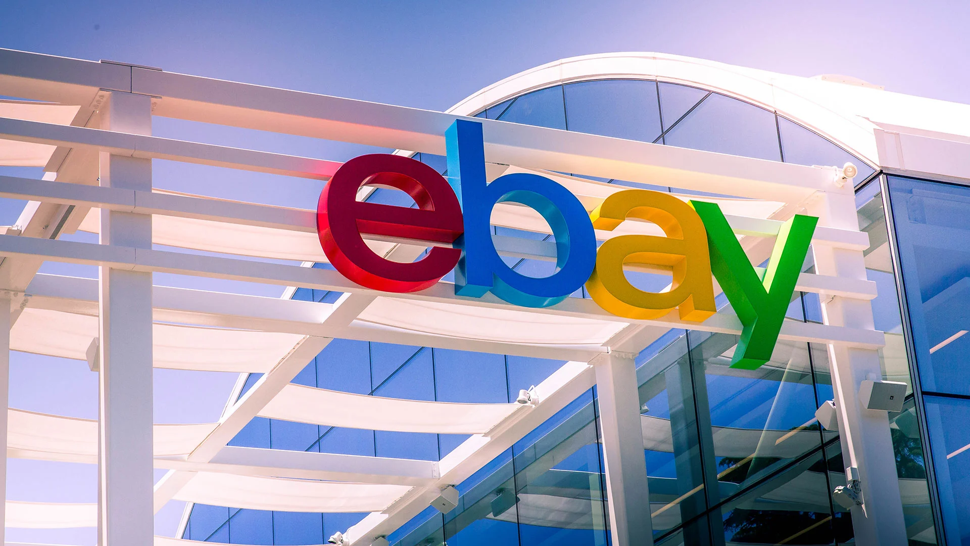 Ist das Genie oder schon Wahnsinn? GameStop will eBay schlucken!  (Foto: Shutterstock)