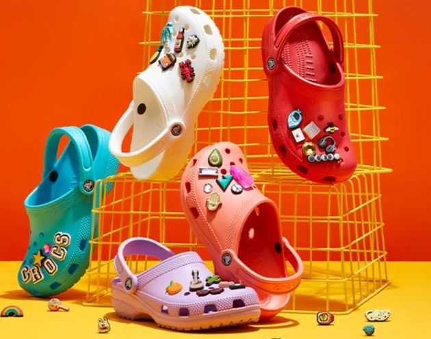 Crocs: Zahlen mit Wohlfühl‑Faktor