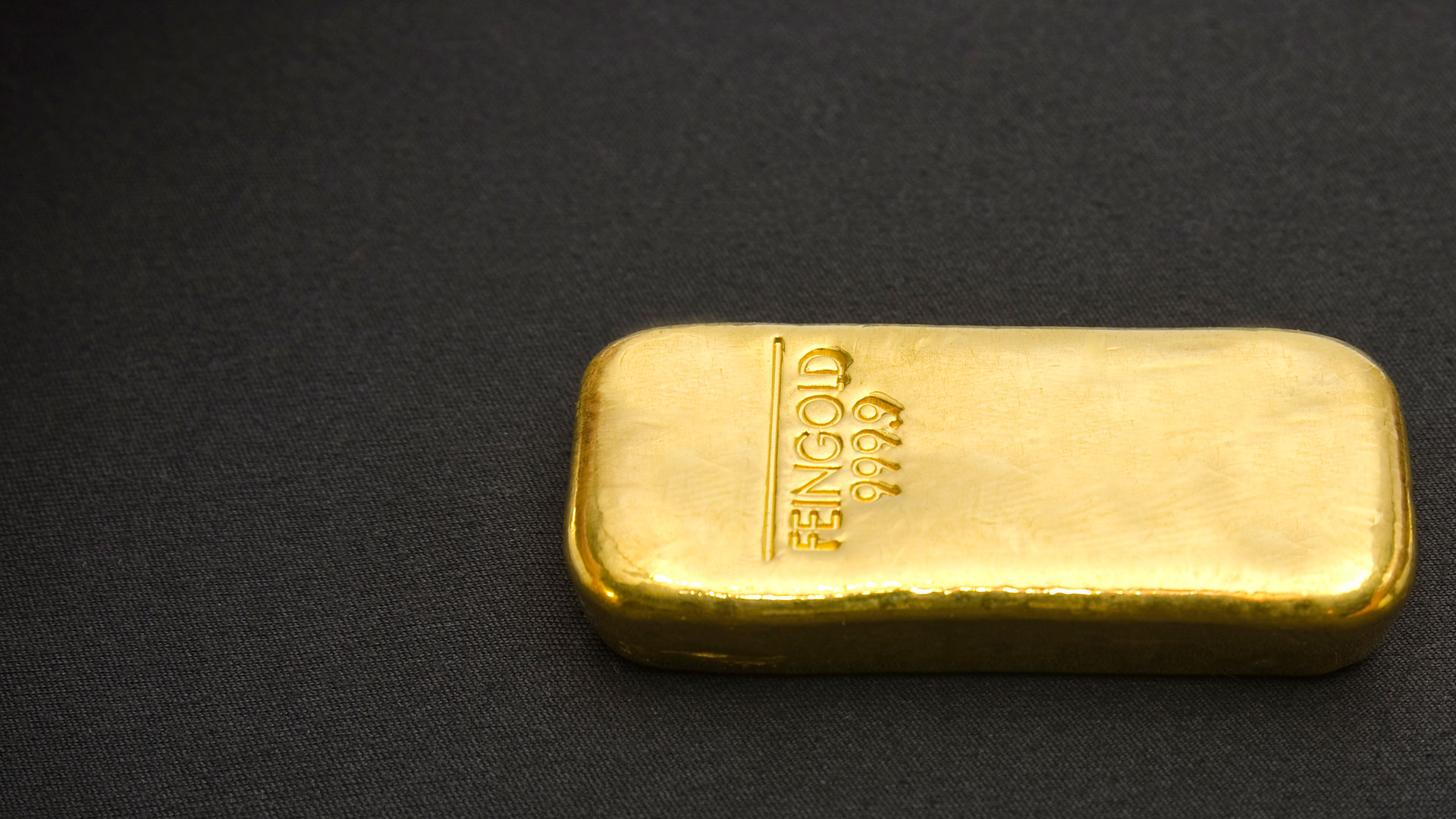 Mann findet versteckten Goldbarren in 15‑Euro‑Tresor – er ist 32.000 Euro wert (Foto: Shutterstock)