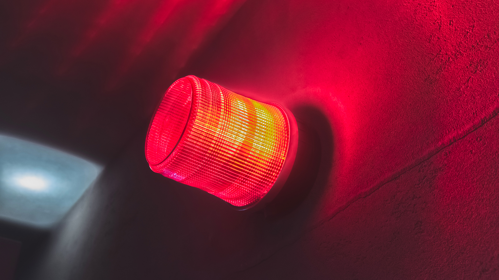 Warnsignal: Diese Änderung bedroht jetzt Klarna und Co. (Foto: xxwp/iStock)
