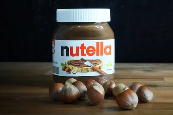 Ferrero-Produkt 'Nutella' mit Haselnüssen