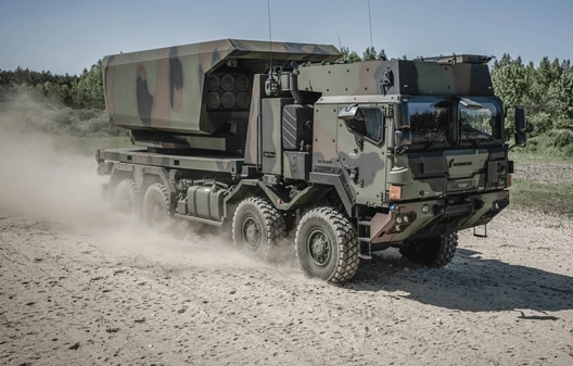 GMARS-Raketenwerfer von Rheinmetall und Lockheed Martin im Gelände