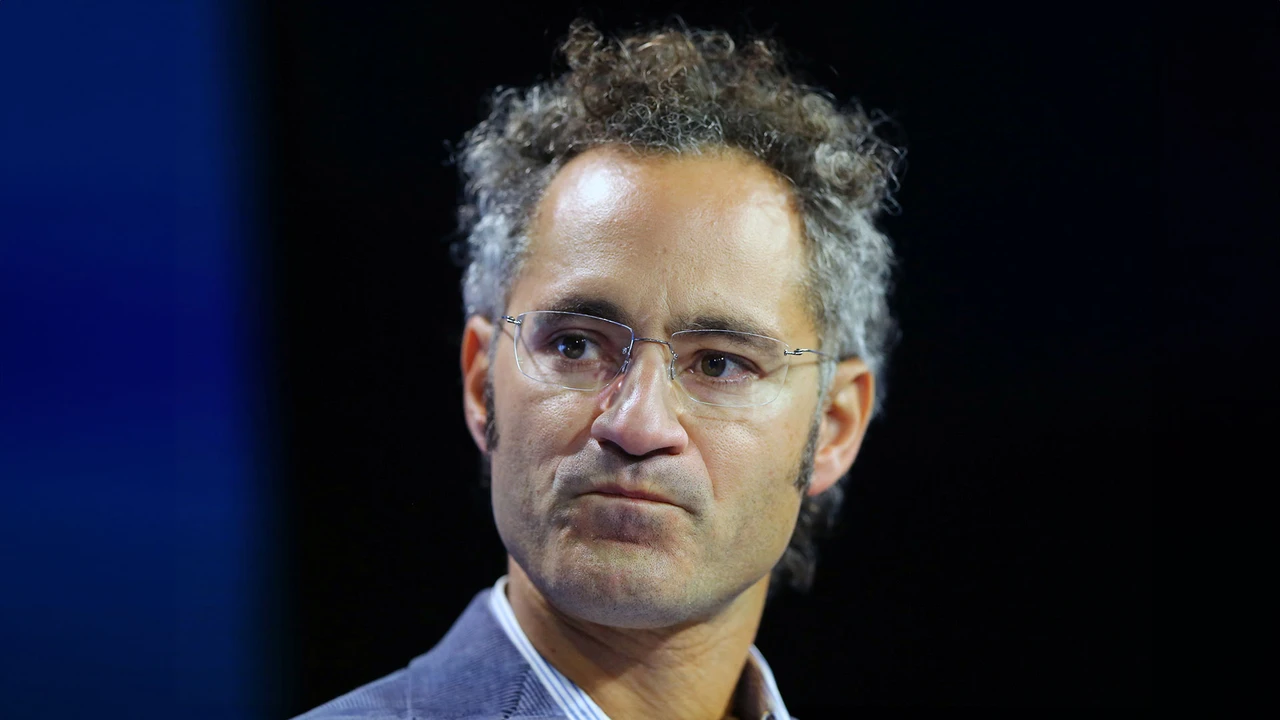 Palantir: „Komplett durchgeknallt!“ Karp kopiert Musk und schießt gegen Burry