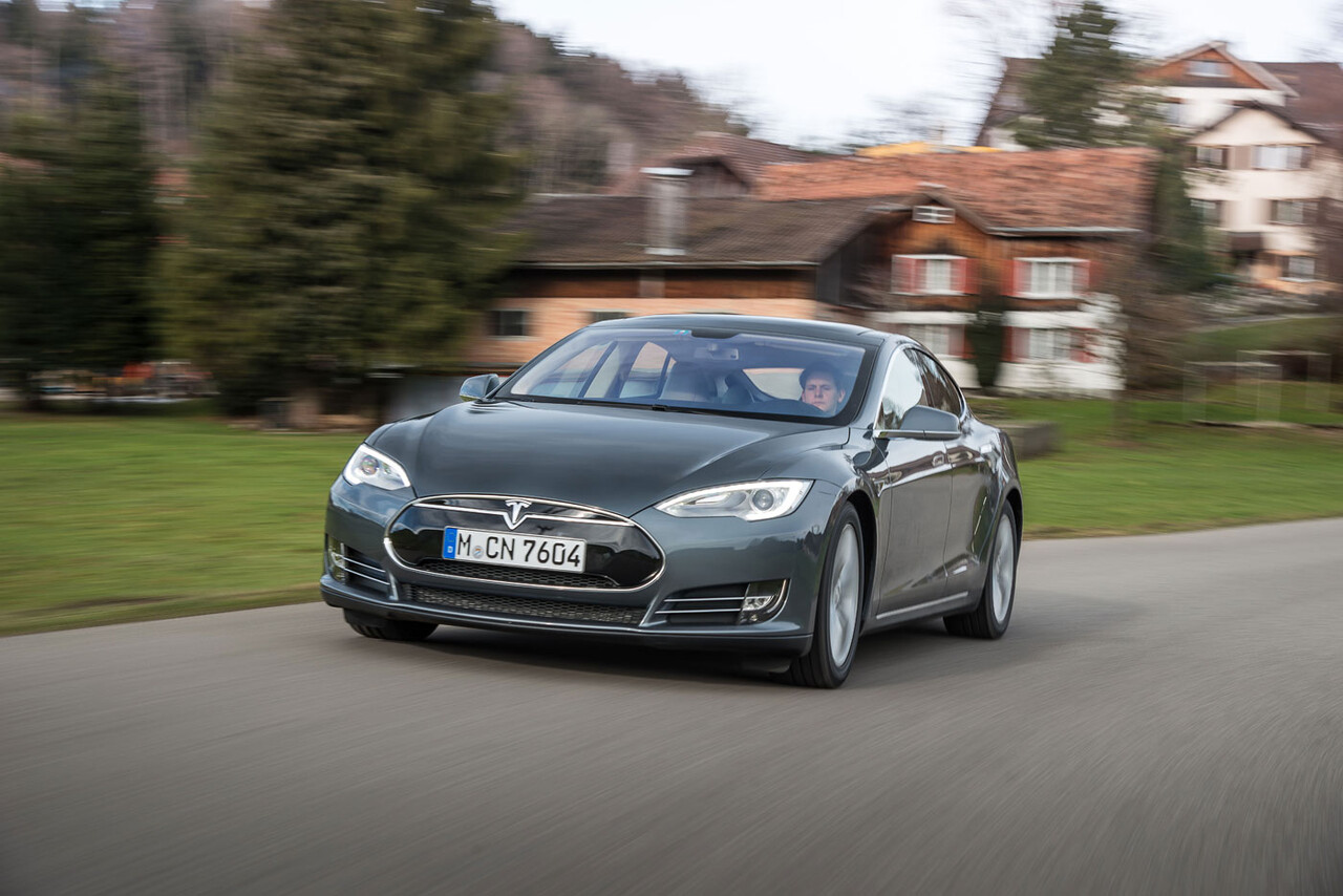 Tesla: Aktie kämpft mit der 200-Tage-Linie und einer Rückrufaktion!